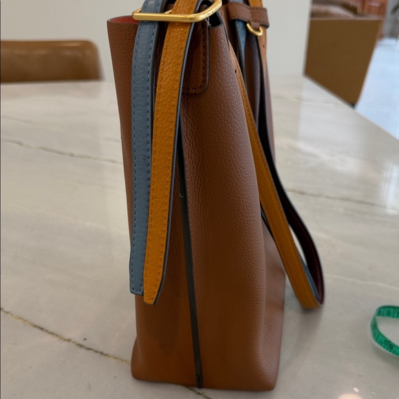 Tory Burch Perry Fine Leather Tote - Picture 13 of 16